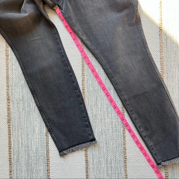 Good American Good Curve Frayed Ankle Skinny Jeans Women’s 12/ 31 - Picture 5 of 10